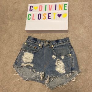 VINTAGE LEVI 💜 Distressed Denim shorts! Size 24!(XS)